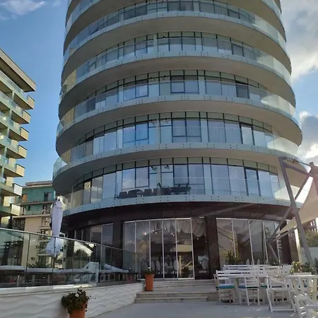 White Tower Mamaia Nord Etaj 5 דירה *